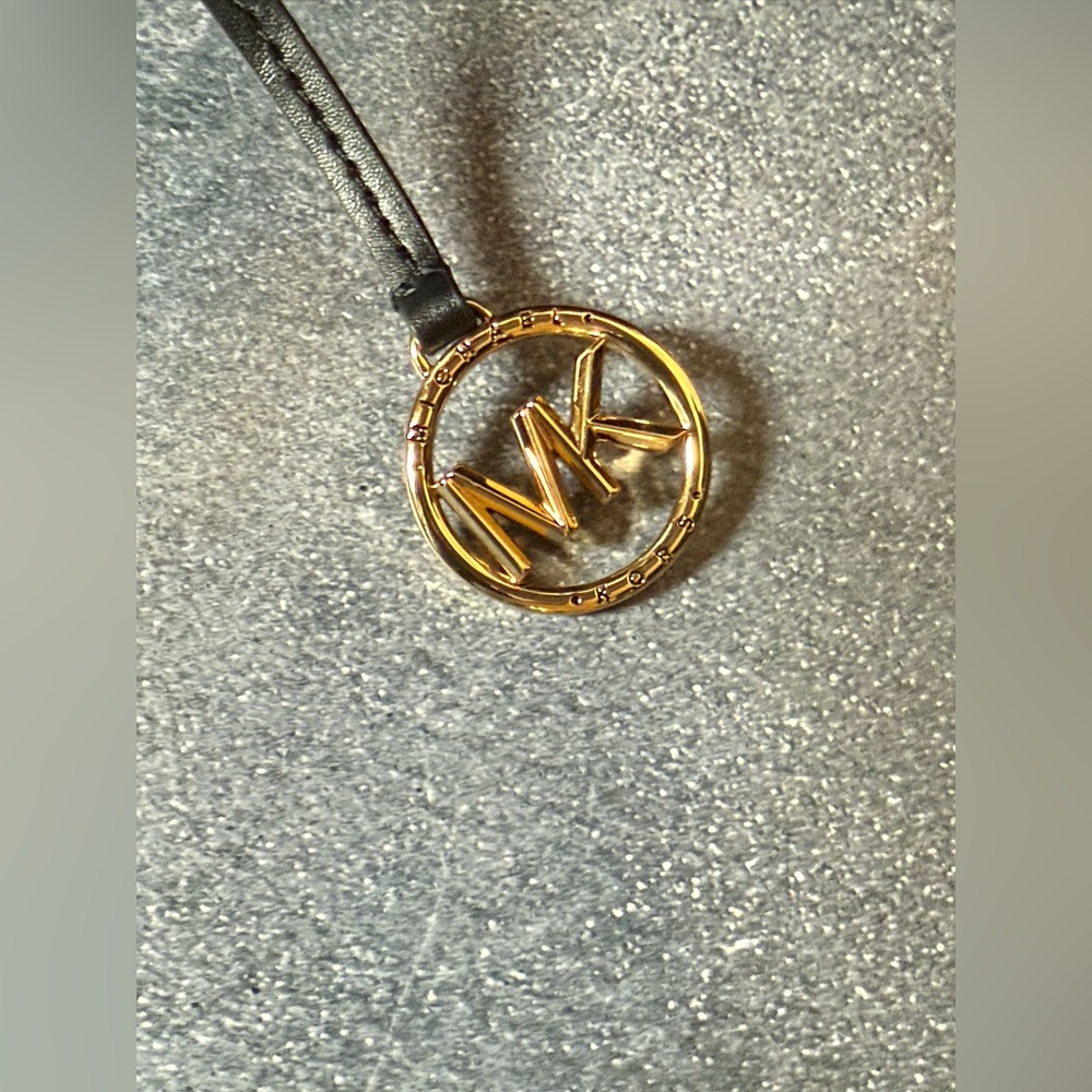 Michael Kors purse - Picture 6 of 9
